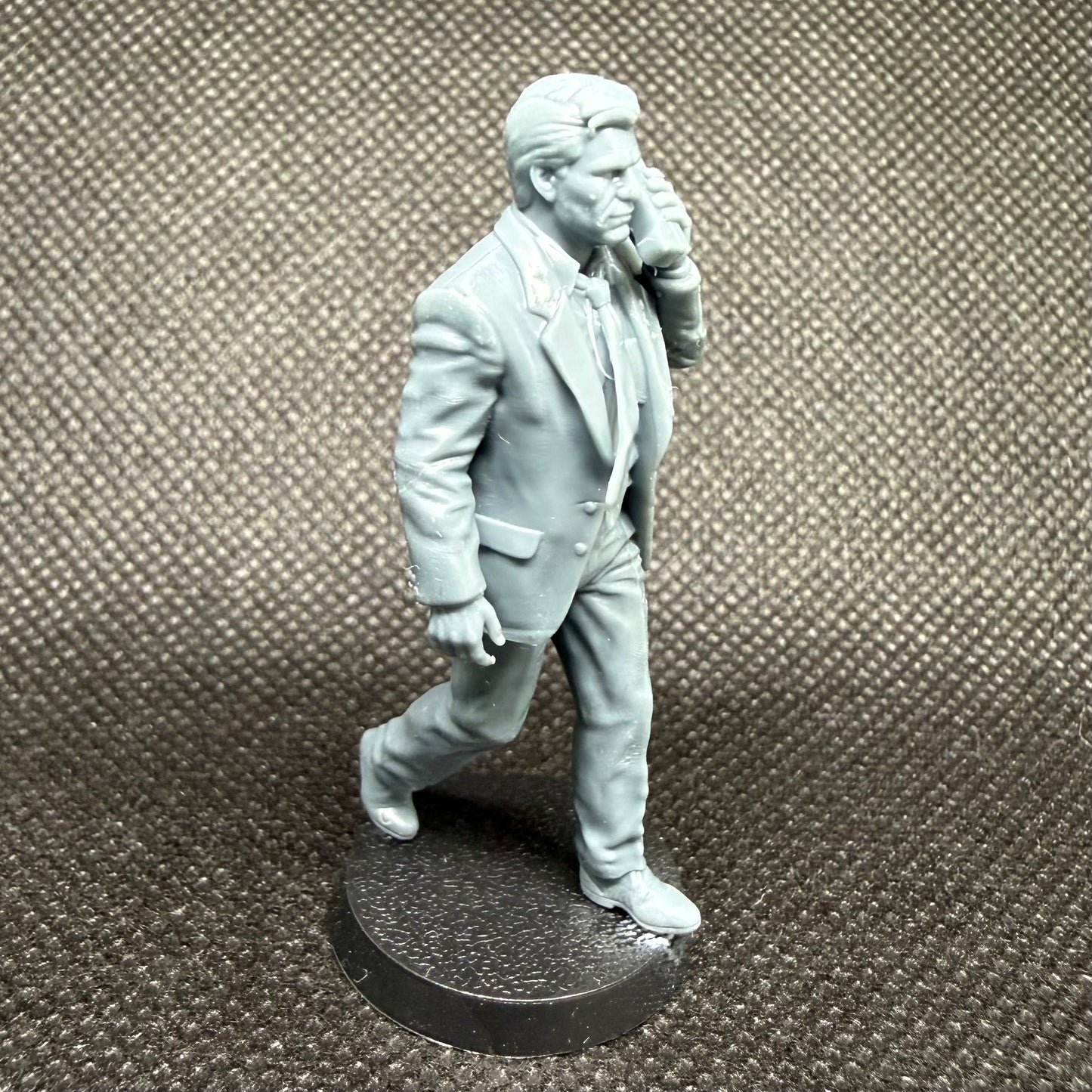 Geschäftsmann mit Mobiltelefon
