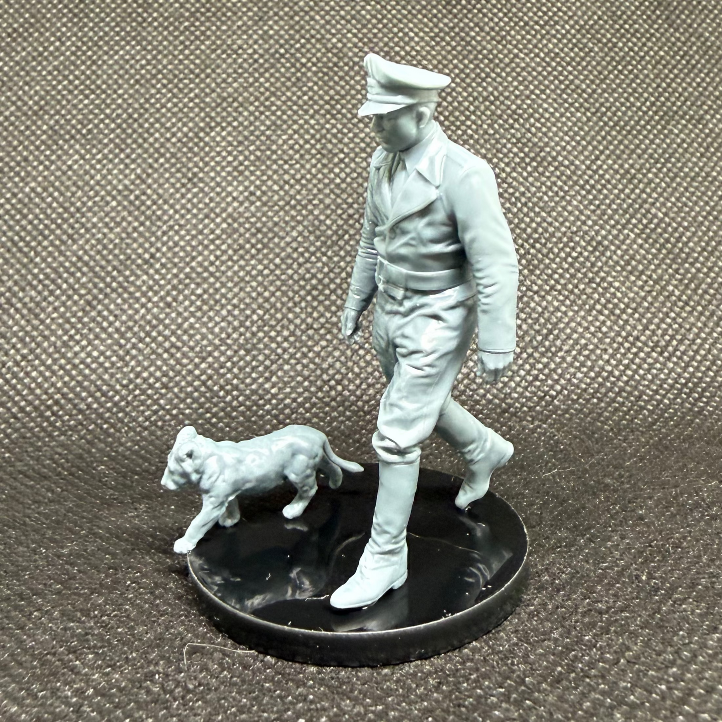 Franz von Werra with Lion cub Premium Resin Figure 2
