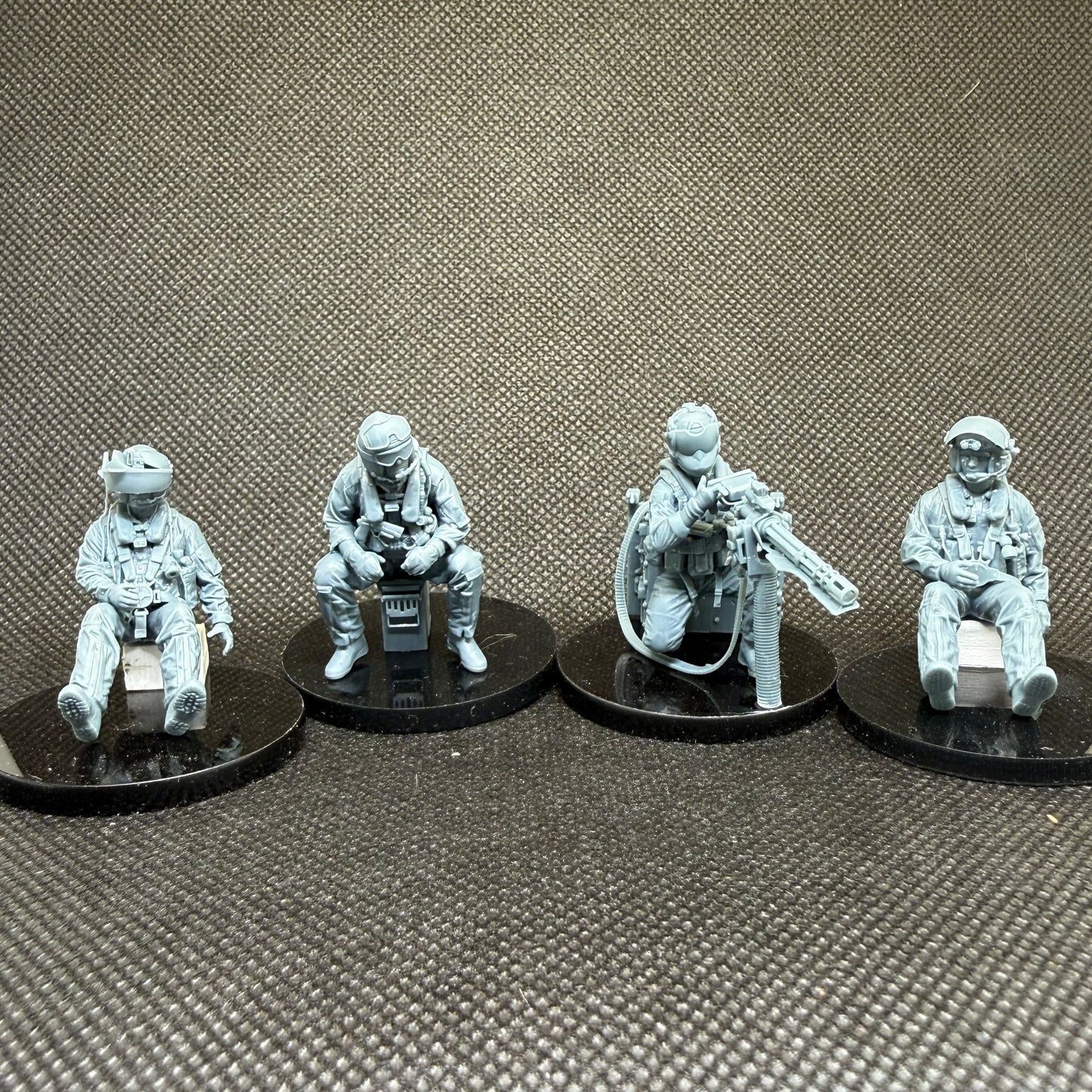 UH-1Y Venom Helicopter Besatzung sitzend - 4-teiliges Figuren-Set