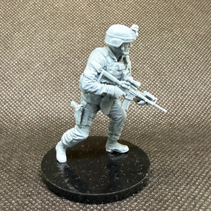 Modern Infantryst Resin Figure with Gun