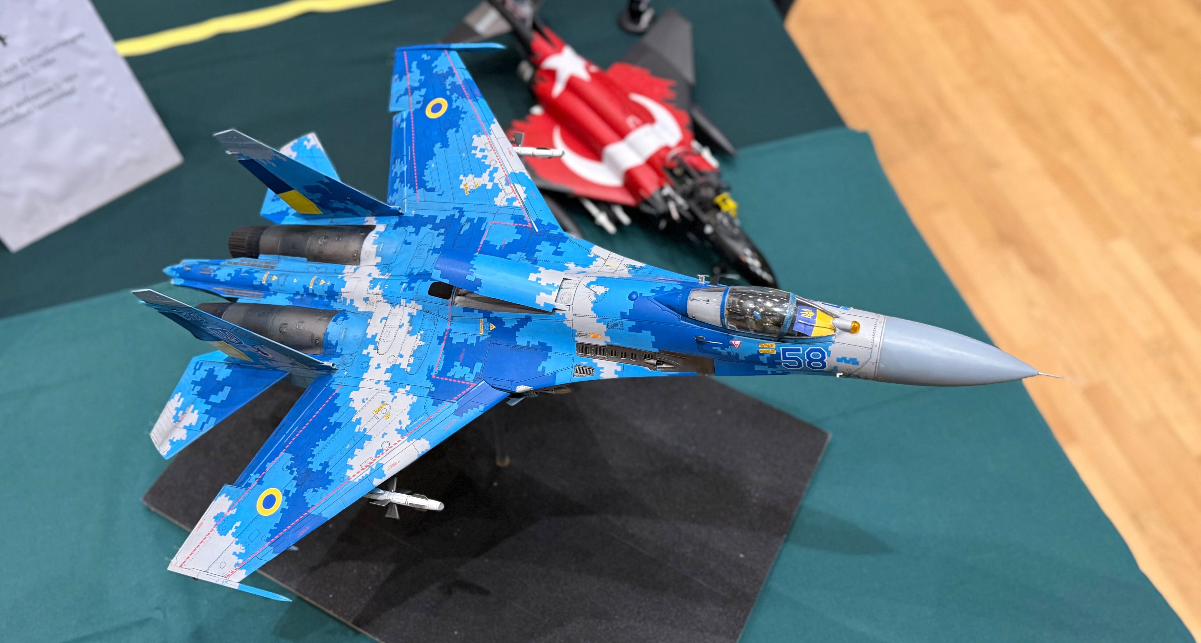 Sukhoi Su-27 Flanker der ukrainischen Luftwaffe in Digital Camouflage – Trumpeter Modell im Maßstab 1:32